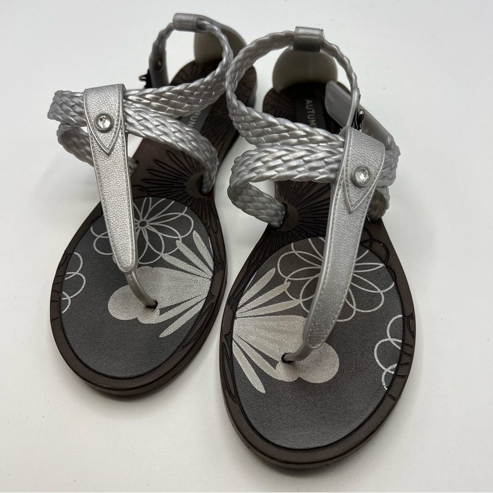 Autumn Run Women’s Silver Sandal  Thong Size 7  Plastic Washable Beach Summer